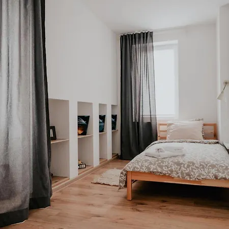 Artiesta - 5 Daire *